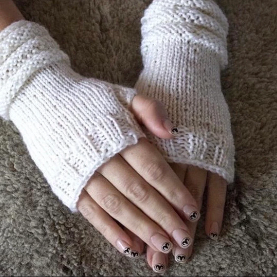 Torgvantar handstickade - 91