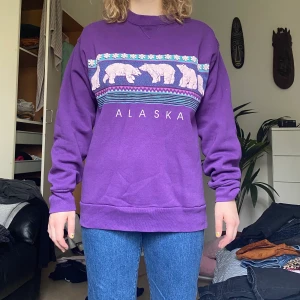 Tröja / sweatshirt  - Cool ass tröja, köpt på beyond retro, varm och perfekt till höst/vintern! 