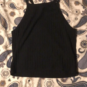 Svart linne - Svart linne, aldrig använt (för stor) från hm 