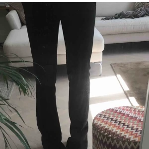 Kostym Byxor  - Så härliga och långa kostym byxor från Zara! Dom är i storlek S och även i full length. 