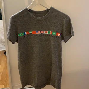 Marc Jacobs tshirt - Tshirt från marc Jacobs, använd 1 gång. Väldigt bra skick. Storlek S 