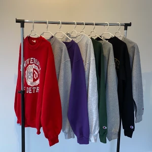 Röd vintage champion sweater  - Vintage champion sweater, buda från 450, säljes direkt för 550 ⚡️