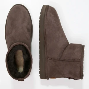 Uggs - Säljer dessa, använda 1 vinter, har blicit lite mörkbruna 