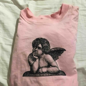  - Finaste långärmade t-shirten från carlings märke stay! Sååå gullig ängel med zadig inspirerande vingar! Säljer pga matchar inte min stil för tillfället😚😚😚💗