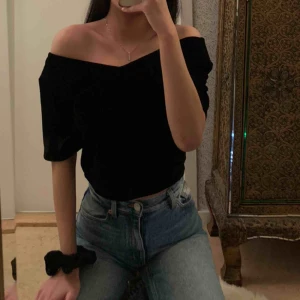  - Sammet offshoulder.oanvänd.