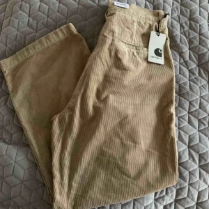  - Helt nya Carhartt Cardony Pant storlek 31 Finns att hämta i spånga 