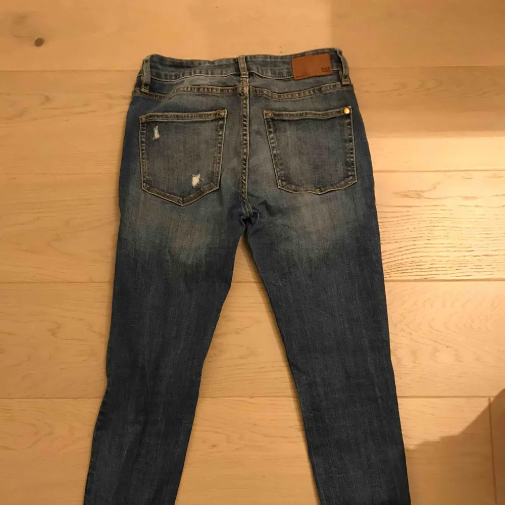 Säljer dom här jeansen från lager 157 då dom är för små. Det är storlek S i jeansen men skulle nog säga att dom är mer som xxs-xs. Kan mätas upp i Norrtälje. Frakt tillkommer.💖. Jeans & Byxor.