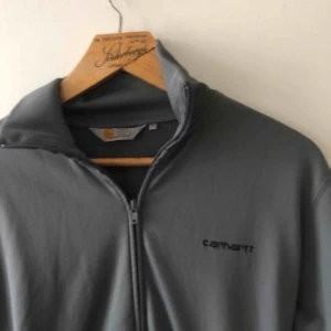  - Carhartt track top - Äldre modell - Kan hämtas i Uppsala eller skickas mot fraktkostnad 