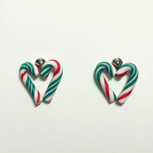  - Handgjorda örhängen i form av polka-hjärtan. Nickelfria. Jag bjuder på frakten🥰