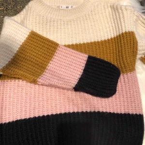  - Säljer denna tröja från mango, nypris 400kr