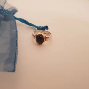  - Äkta antiksilver ring. 