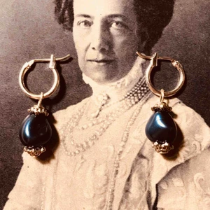  - Handgjorda blå pärlörhängen, nickelfria. +9kr frakt.