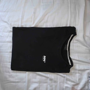 - dope t-shirt, från ridestore, lite sprucken i trycket men i övrigt fin!! väldigt oversize/lång så funkar till många beroende på önskad passform.