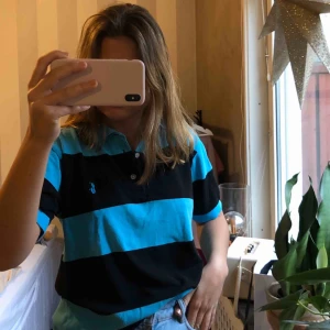  - Cool tröja från Polo Ralph Lauren! Står storlek M i plagget, men lite mindre i storleken!