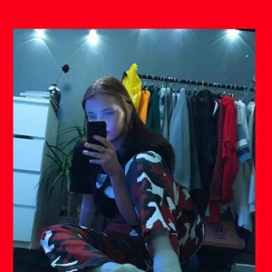  - Säljer mina camo-pants i storlek M. Orginalpris:599kr! I bra skick👍🏼 köparen står för frakt