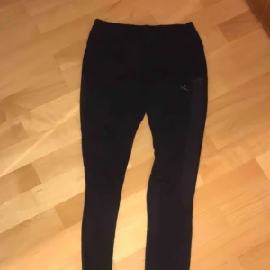  - Träningsbyxor ifrån XXL, om du är intresserad kan du fråga om fler bilder. Frakt tillkommer 🌸