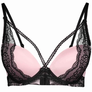  - Bh endast testad, bekväm med push up i. Nypris 179 kr.