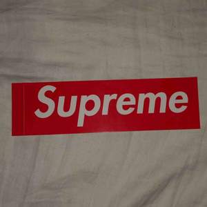 Supreme box logo sticker  Skick dead stock  Pris 40kr (kan diskuteras)