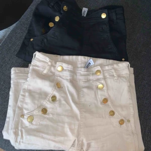  - Byxor nästan oanvända, säljs en och en 150kr 