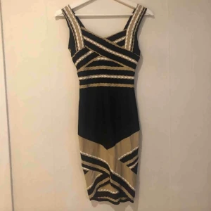  - Chiara Forthi klänning 👗. Väldigt strechigt material, skulle passa definitiv en S.