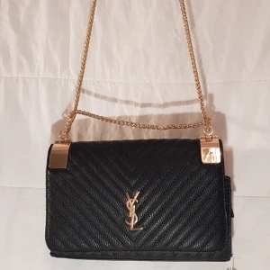  - En kopia, fin och inte använda! Den har kvar sin prislapp! Frakt tillkommer ❤️💕