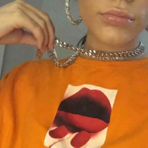  - En orange T-shirt från stay