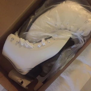  - Skridskor stl 41, aldrig använda! 