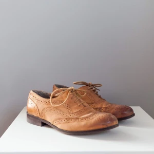  - Vintage liknande skor med snörning och liten klack • Väldigt fint skick och använda max 2ggr 