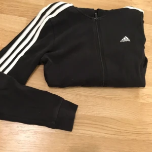  - En adidas kofta,fint skick