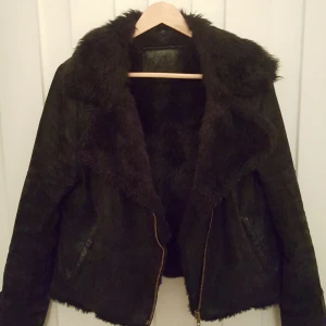  - Jofama skinnjacka. Sparsamt använd.  Köparen står för frakten. 