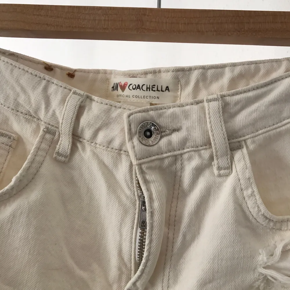 Riktigt snygg shorts från h&ms Coachella Collection. Frakt tillkommer. . Shorts.