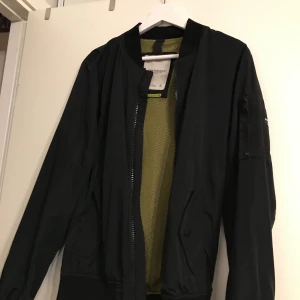  - Tunn bomberjacka från Springfield 