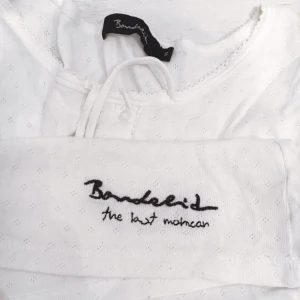  - Supersöt vittröja i storlek S ifrån Bondelid. 