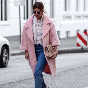  - Rosa kappa från H&M Trend. Köpt för över 1000 kr förra året. 