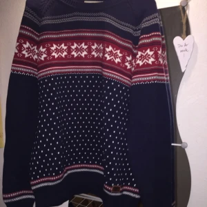  - Världens Goaste jultröja i superbra skick. Passar både män och kvinnor.