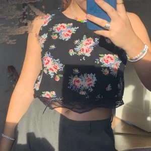 Topp - Croppad mönstrig topp⚡️ 