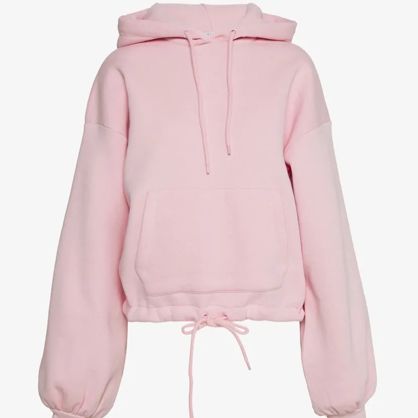 Säljer denna hoodie från Hanna schönbergs kollektion med nakd, storlek XXS då det är VÄLDIGT overaize. Frakten står köparen för . Tröjor & Koftor.