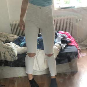 Vita högmidjade jeans 