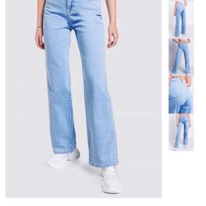 Skitsnygga jeans från Madlady, andvända ca 2 ggr, säljer pga att jag köpte en storlek förstor tyvärr men hoppas ngn annan får de till andvändning! St 36🥰💕💞 köpte dom nya för 549kr💞