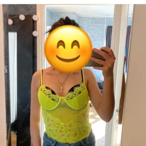 Sexig body! - Aldrig använd neon gul body. 