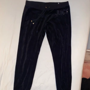Mjukisbyxor från jc - Mjukisbyxa från juicy couture i stlk m. Svarta