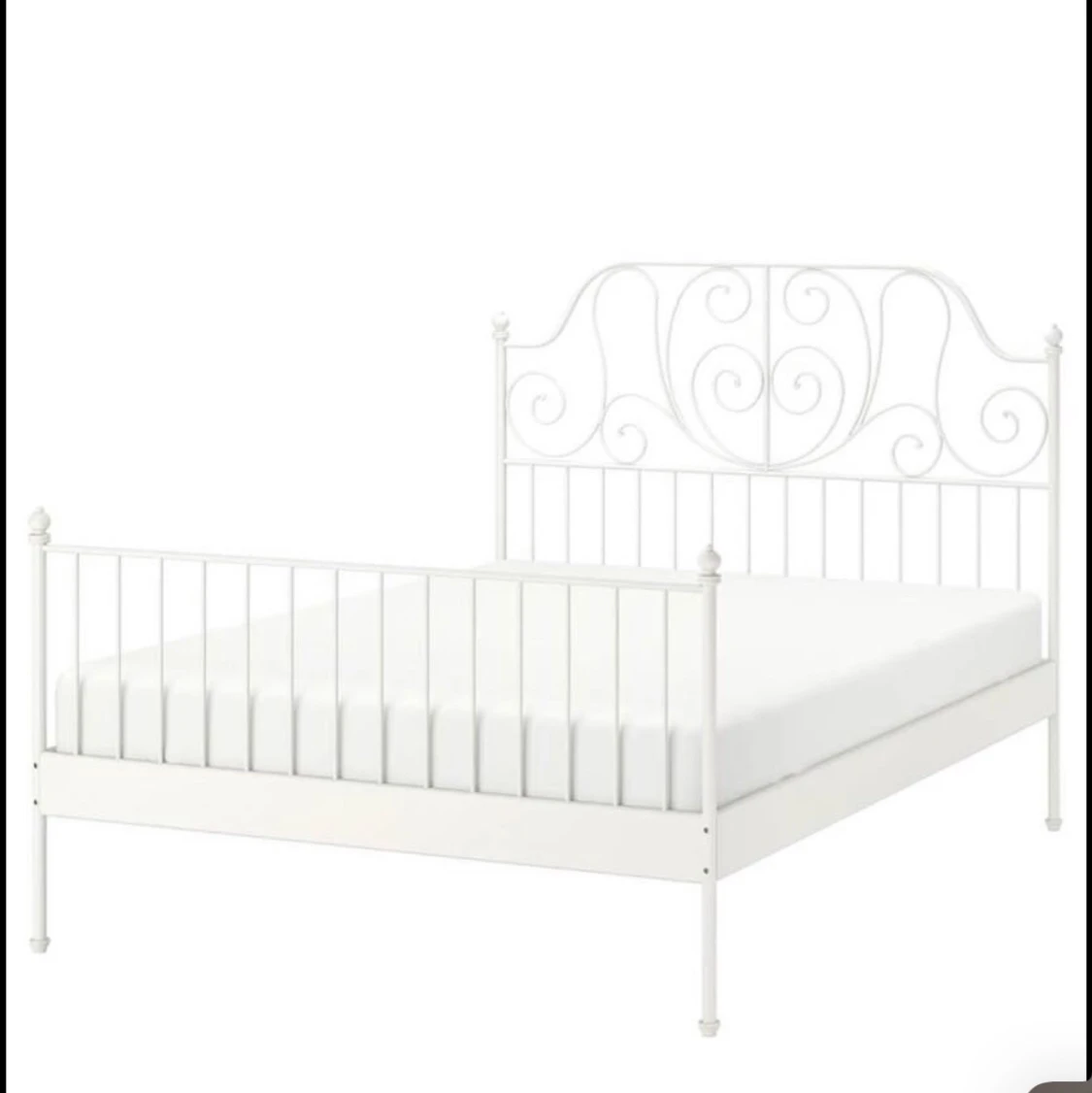 Säng från Ikea. Använd, i bra skick.