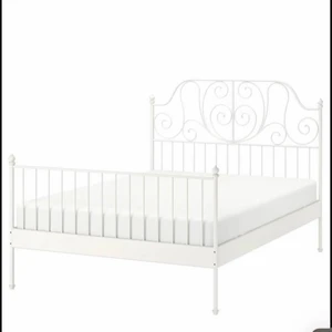 Säng från Ikea. Använd, i bra skick.  - Säng från Ikea. Mått 160* 200