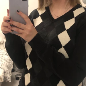 Mysig tröja - Jättefin tröja köpt på second hand i storlek L, men skulle snarare säga att den är en M. Väldigt fint skick. Köparen står för frakten på 59kr 