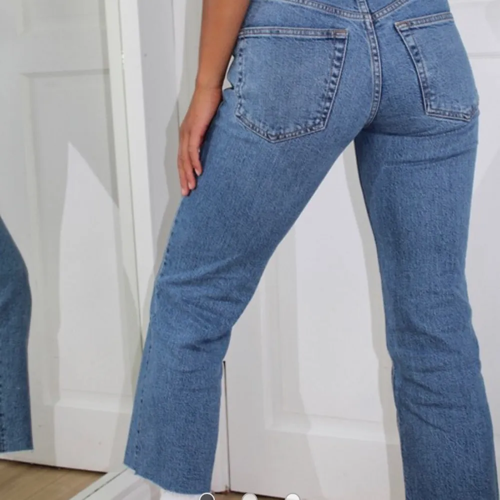 Fina helt nya jeans från asos, är aldrig använda o säljer pga lite korta.. Jeans & Byxor.