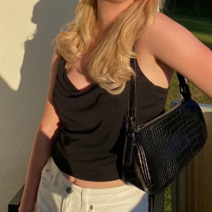 Topp - Säljer nu denna SKITSNYGGA topp/linne ifrån fina tricot, de är bara andvänt 1 gång! Så snygg och i helt nyskick!💕💕pris kan diskuteras