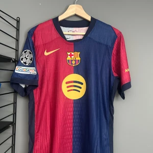 Lamine yamal tröja - Lamine yamal tröja i storlek M en replika helt ny med tagg