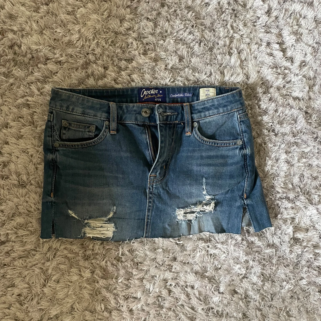 Lågmidjad jeanskjol från Crocker