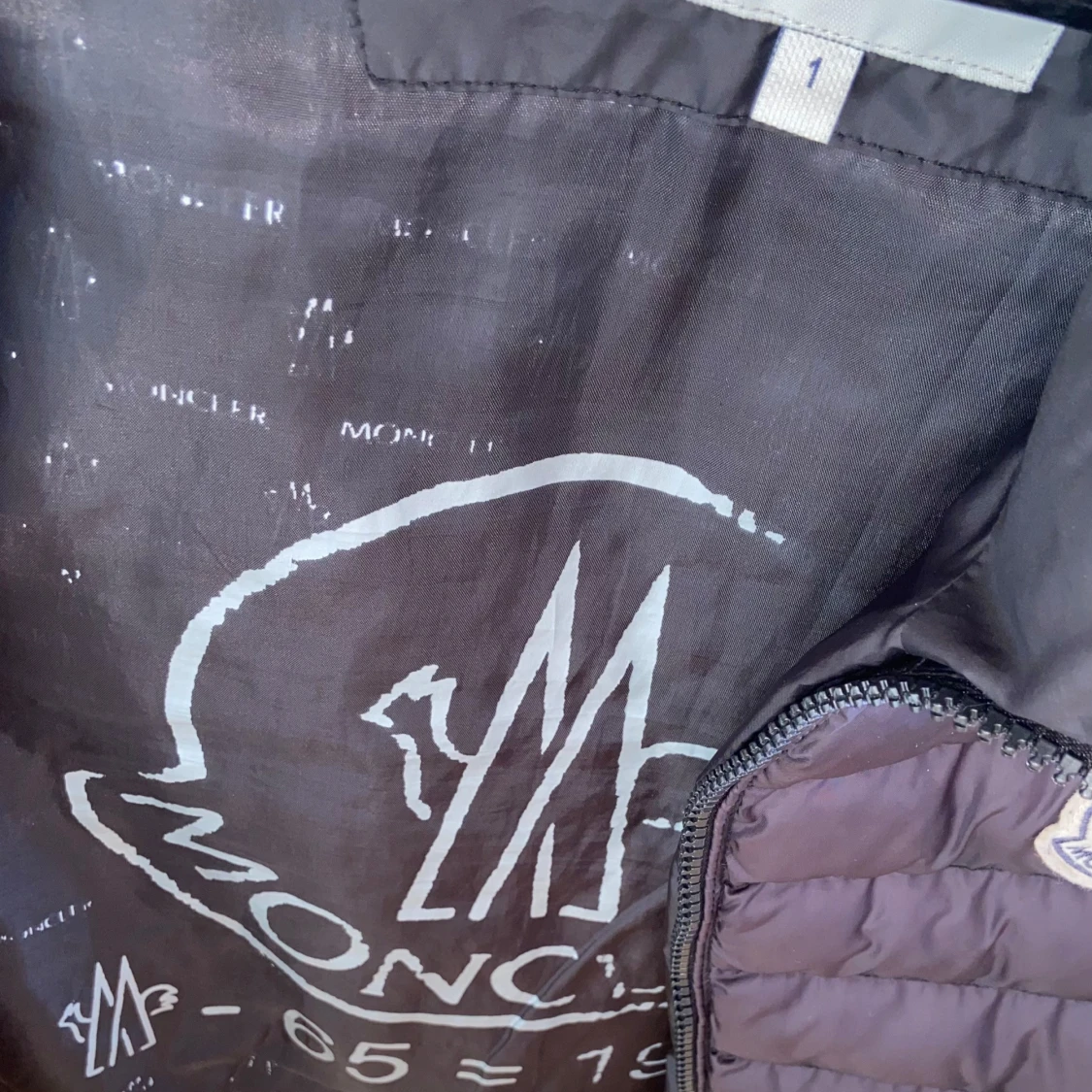 Svart dunväst från Moncler - 2