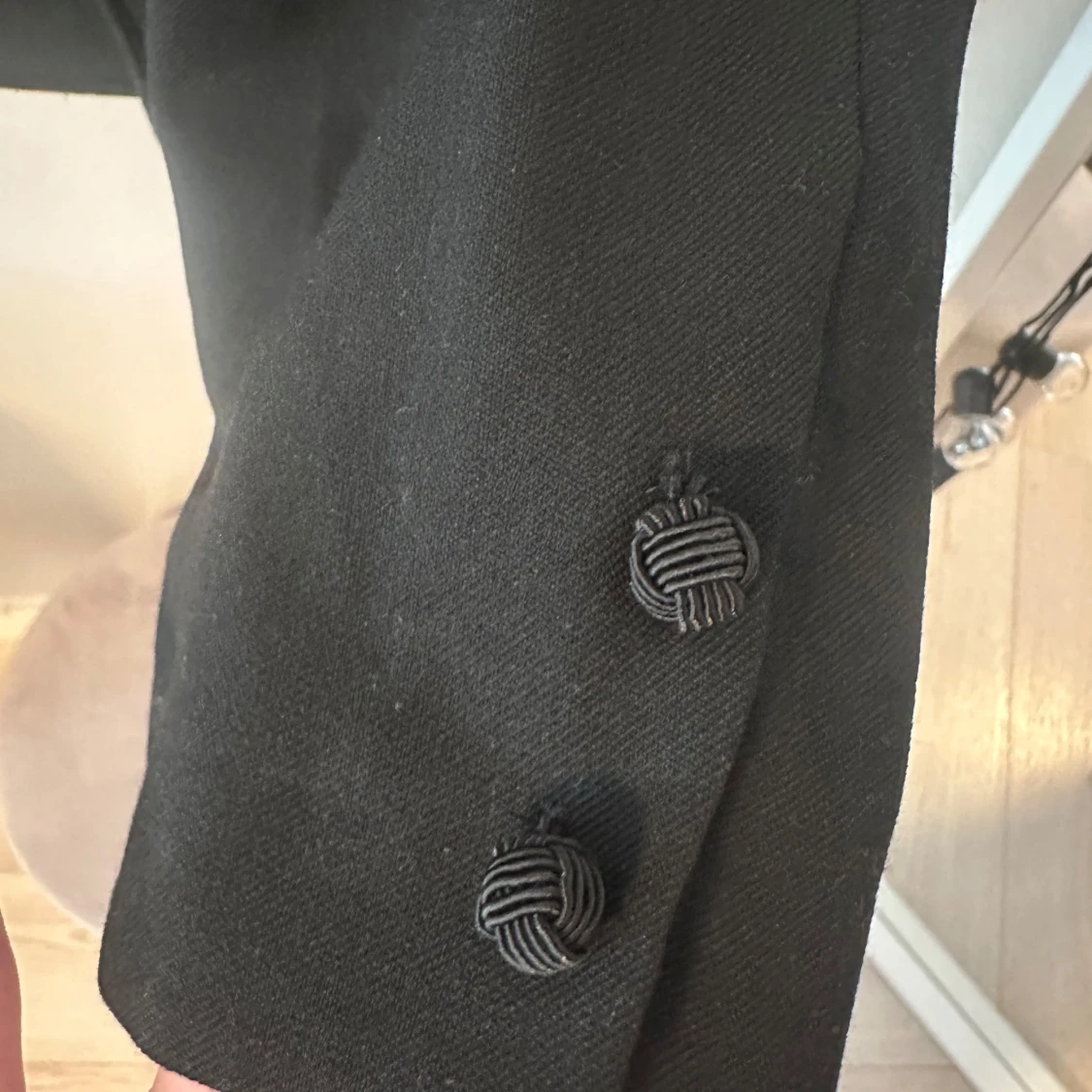 Svart kavaj med knyt från Zara - 1